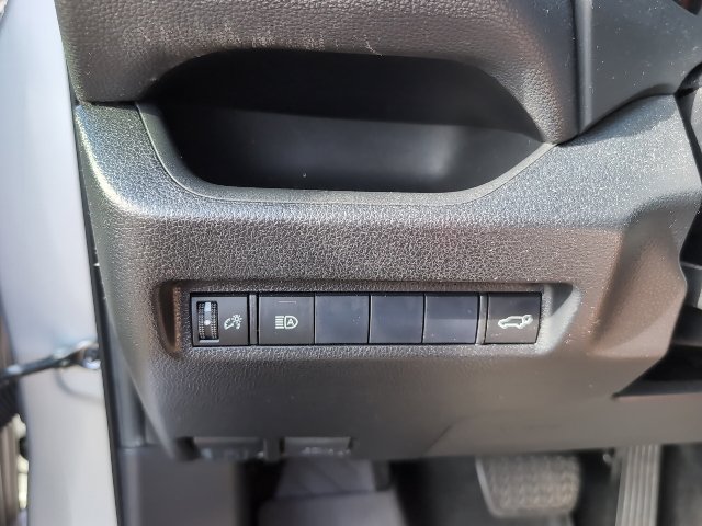 Used 2019 Toyota RAV4 XLE w/ Convenience Package FWD image 20