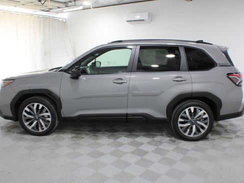 Used 2025 Subaru Forester Touring AWD/4WD image 30