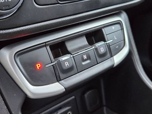 Used 2024 GMC Terrain SLT AWD/4WD image 19
