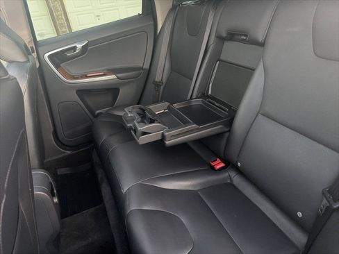 Used 2015 Volvo XC60 T6 w/ Proximity Package AWD/4WD image 25