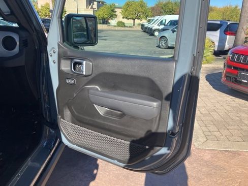 Used 2024 Jeep Wrangler Unlimited image 19