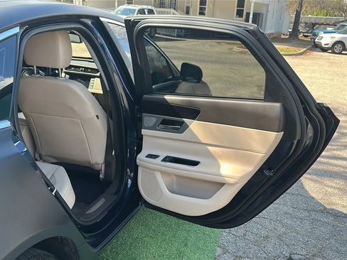 Used 2017 Jaguar XF Premium image 21