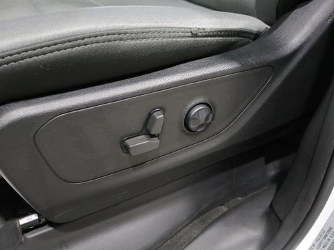 Used 2021 RAM 1500 Big Horn image 12