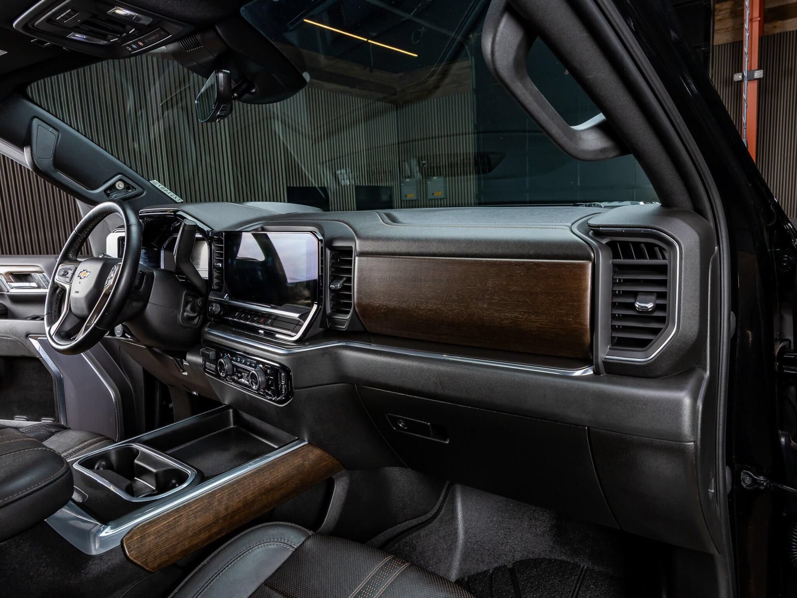 Used 2024 Chevrolet Silverado 3500 High Country w/ High Country Premium Package AWD/4WD image 14