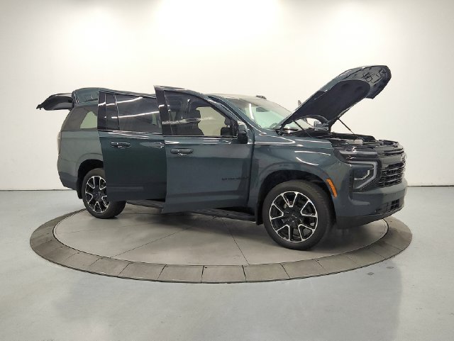 Used 2026 Chevrolet Suburban RST w/ Comfort Package AWD/4WD image 11