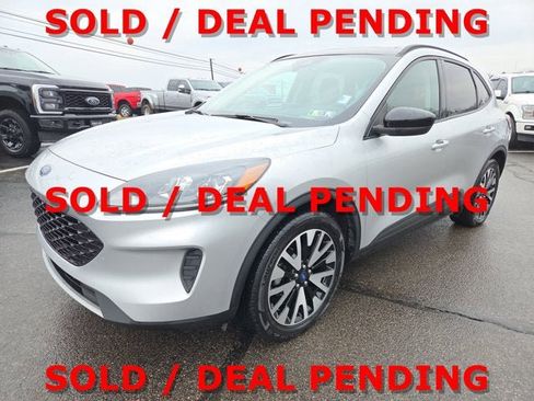 Used 2020 Ford Escape SE Sport image 2