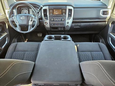 Used 2017 Nissan Titan SV image 18