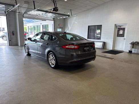 Used 2016 Ford Fusion SE FWD image 5