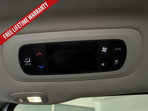 Used 2023 Chrysler Pacifica Limited FWD image 47