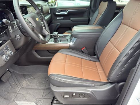 Used 2023 Chevrolet Silverado 1500 High Country w/ High Country Premium Package image 14