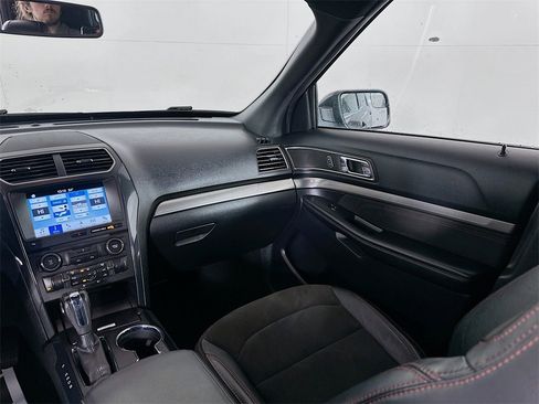 Used 2018 Ford Explorer XLT w/ Equipment Group 202A image 25
