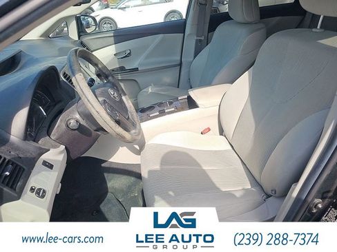Used 2014 Toyota Venza LE FWD image 3