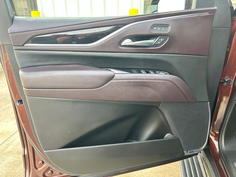 Used 2023 Cadillac Escalade Sport Platinum w/ LPO, ONYX Package image 15