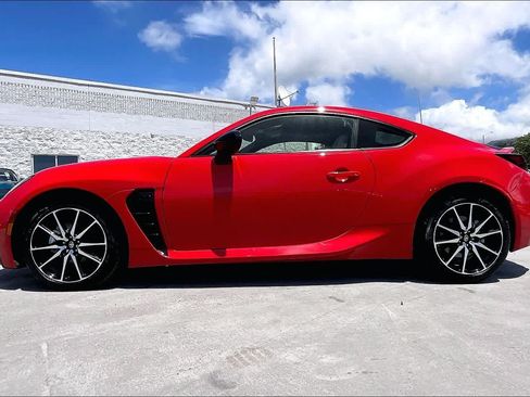 Used 2025 Toyota GR86 w/ ALL Weather Mat Package (TMS) RWD image 3