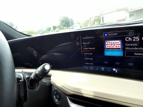 Used 2024 Cadillac XT4 Premium Luxury image 29