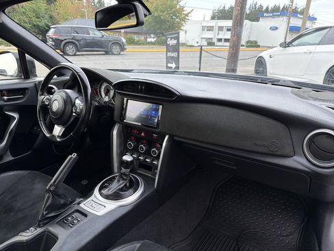 Used 2020 Toyota 86 RWD image 13