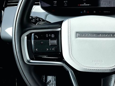 Used 2025 Land Rover Range Rover Sport image 18