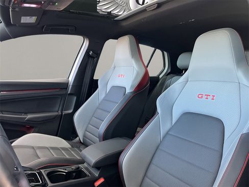 Used 2024 Volkswagen GTI Autobahn image 9