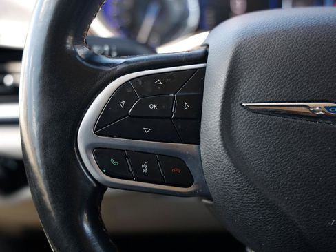 Used 2019 Chrysler Pacifica Touring-L FWD image 27