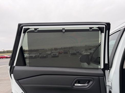 Used 2024 Nissan Rogue SV w/ SV Premium Package image 15