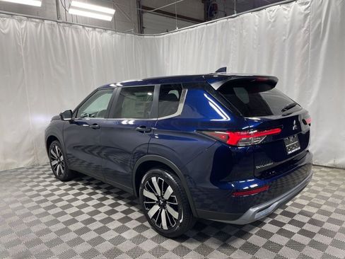 New 2025 Mitsubishi Outlander SE image 4