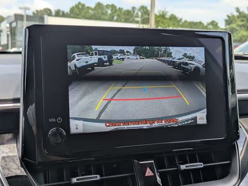 Used 2023 Toyota Corolla Cross XLE w/ Convenience Package FWD image 24