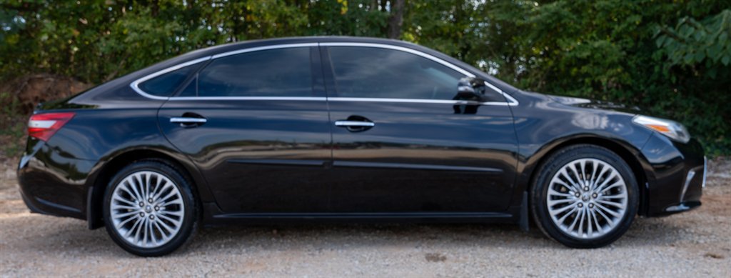 Used 2016 Toyota Avalon Limited w/ Toyota Safety Sense Package FWD image 3