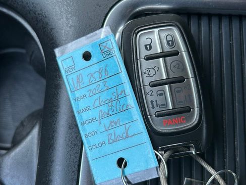 Used 2023 Chrysler Pacifica Touring-L image 45
