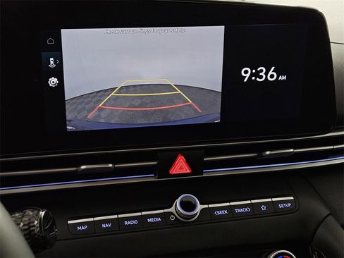 Used 2025 Hyundai Elantra Limited image 14