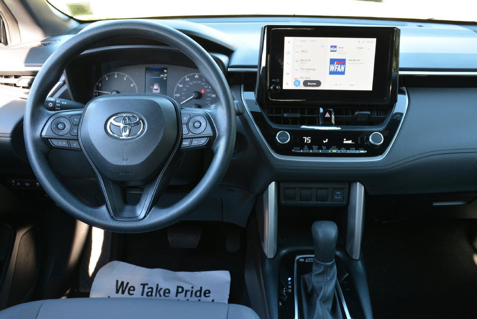 Used 2024 Toyota Corolla Cross AWD Hybrid image 11