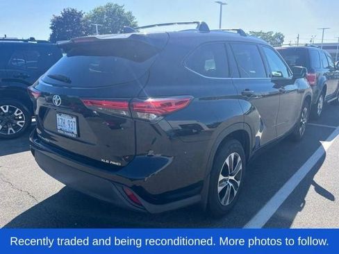 Used 2021 Toyota Highlander XLE AWD/4WD image 4