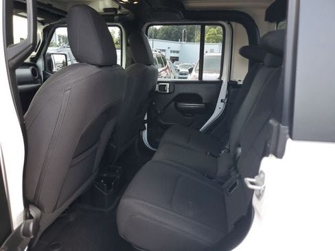 Certified 2023 Jeep Gladiator Sport AWD/4WD image 16