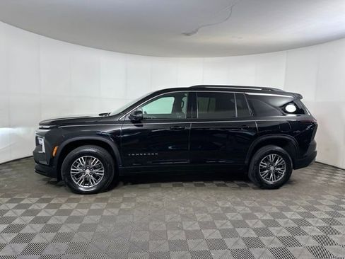 Used 2024 Chevrolet Traverse LT w/ Trailering Package FWD image 6