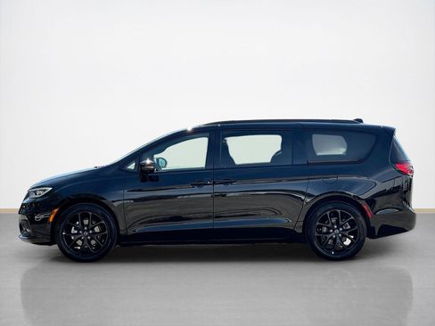 New 2026 Chrysler Pacifica Limited w/ S Appearance Package FWD image 4