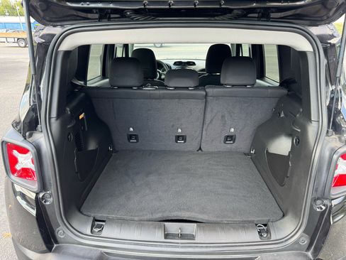 Used 2023 Jeep Renegade Latitude image 12