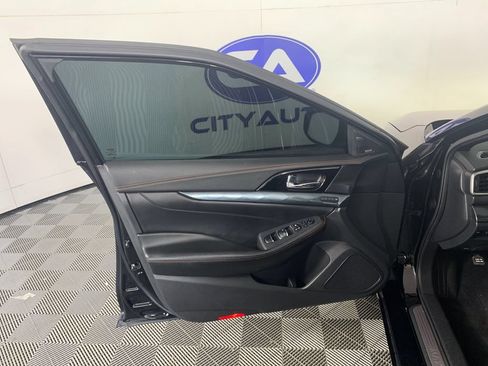 Used 2023 Nissan Maxima SR w/ Sport Mat Group FWD image 13