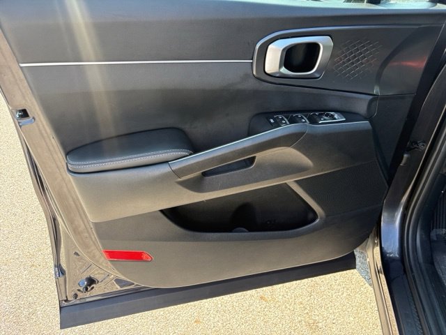 Used 2025 Kia Sorento S FWD image 25