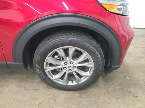 Used 2022 Ford Explorer XLT w/ Equipment Group 202A image 2