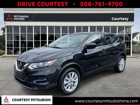 Used 2021 Nissan Rogue Sport S image 1