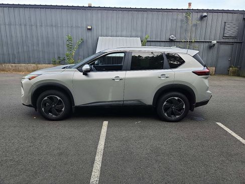 Certified 2024 Nissan Rogue SV w/ SV Premium Package image 7