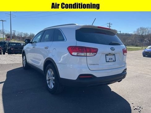 Used 2017 Kia Sorento LX image 5