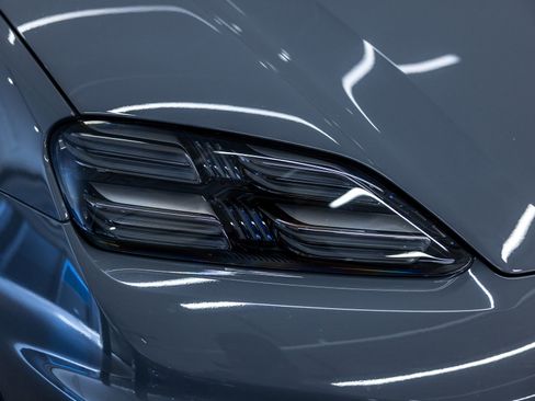Certified 2025 Porsche Macan Electric RWD image 14