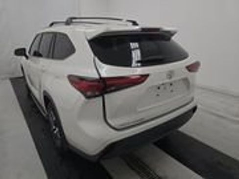 Used 2021 Toyota Highlander XLE image 4