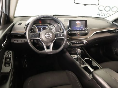 Used 2024 Nissan Altima 2.5 SV image 2