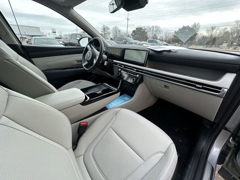 Used 2025 Hyundai Tucson Limited image 30