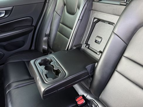 Used 2022 Volvo S60 T8 R-Design Expression image 35