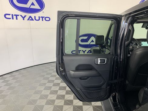 Used 2022 Jeep Wrangler Unlimited Sahara w/ Cold Weather Group AWD/4WD image 31
