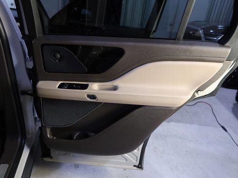 Used 2021 Lincoln Aviator Reserve w/ Equipment Group 201A image 33