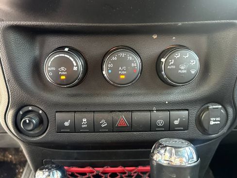 Used 2017 Jeep Wrangler Unlimited Rubicon AWD/4WD image 23