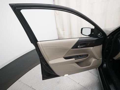 Used 2017 Honda Accord Touring image 29